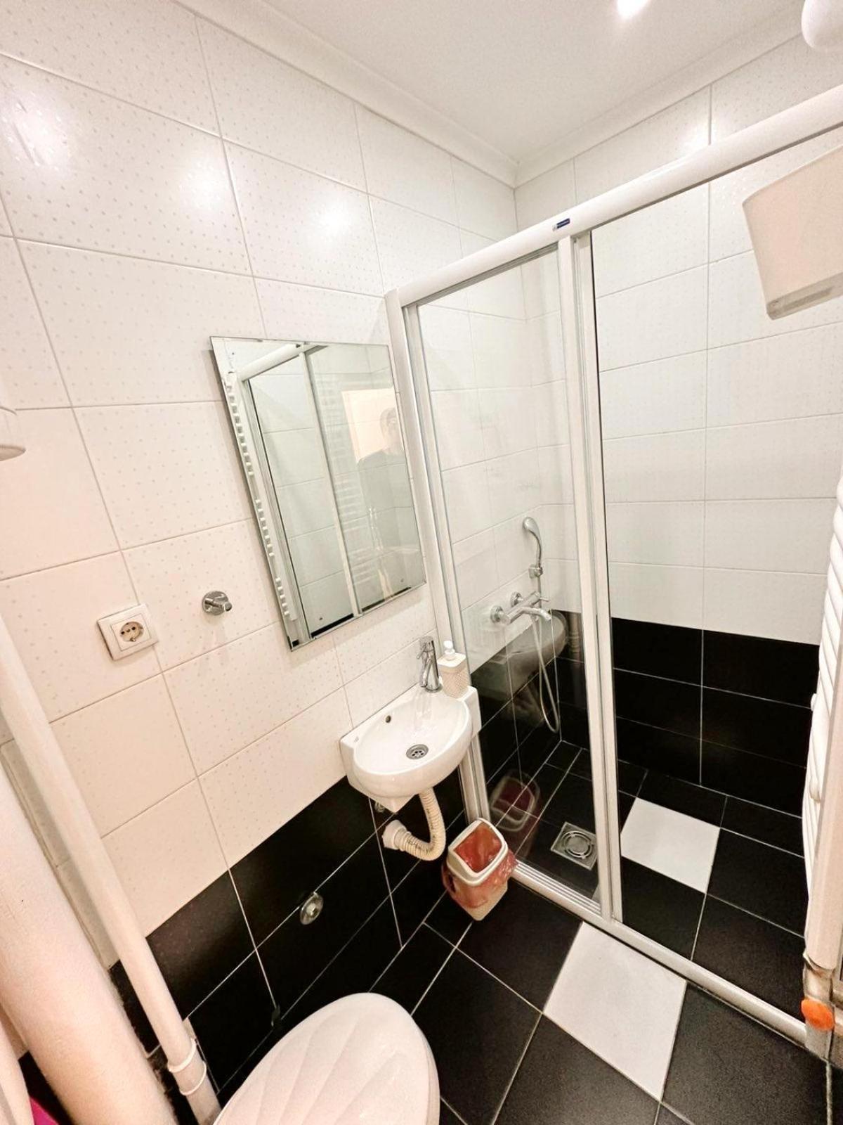 Modern Central Apartments Renovated 베오그라드 외부 사진